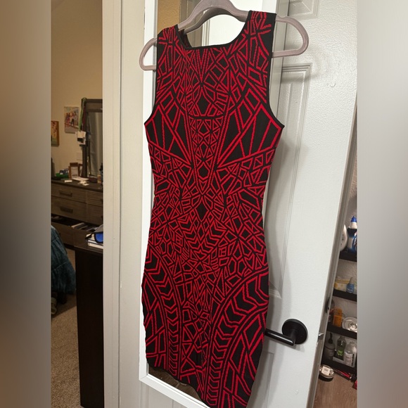 Red and black geometric bodycon dress - Picture 2 of 2